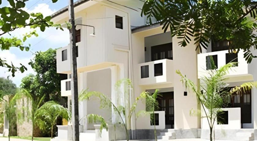 Kent Hotel Tissamaharama Exterior photo