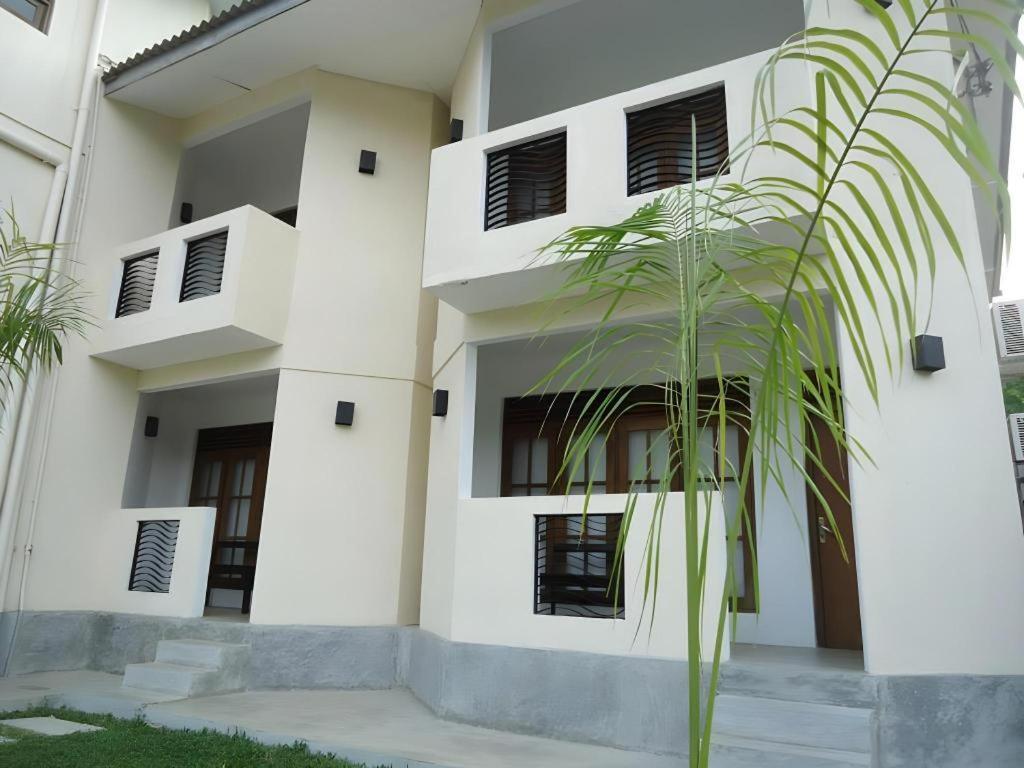 Kent Hotel Tissamaharama Exterior photo