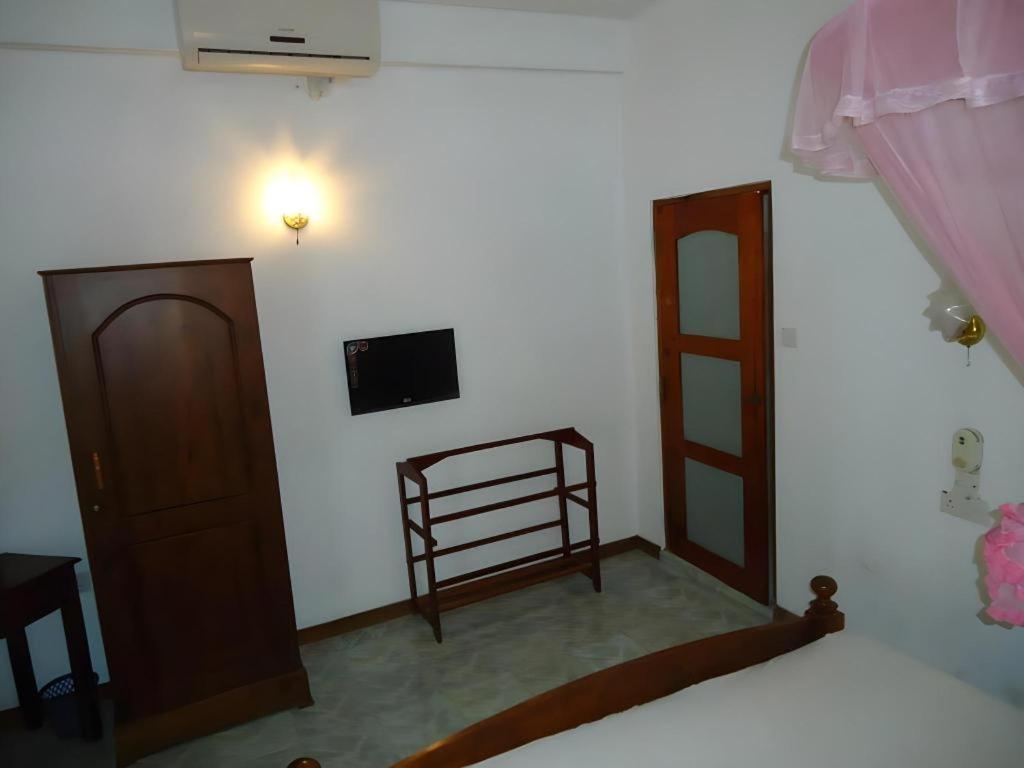 Kent Hotel Tissamaharama Exterior photo