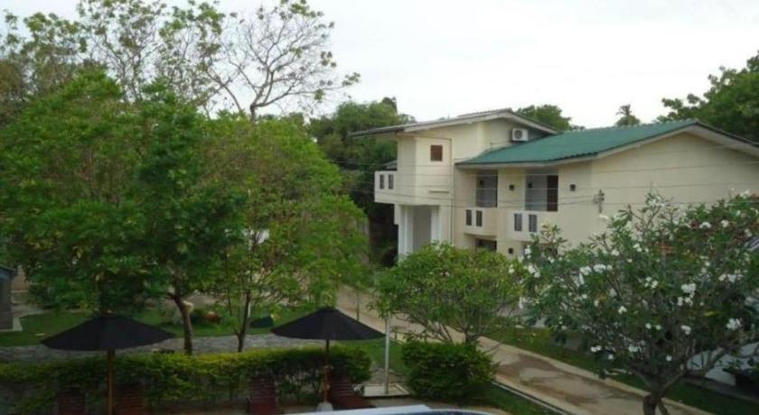 Kent Hotel Tissamaharama Exterior photo