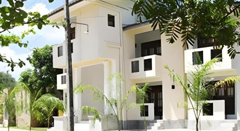 Kent Hotel Tissamaharama Exterior photo