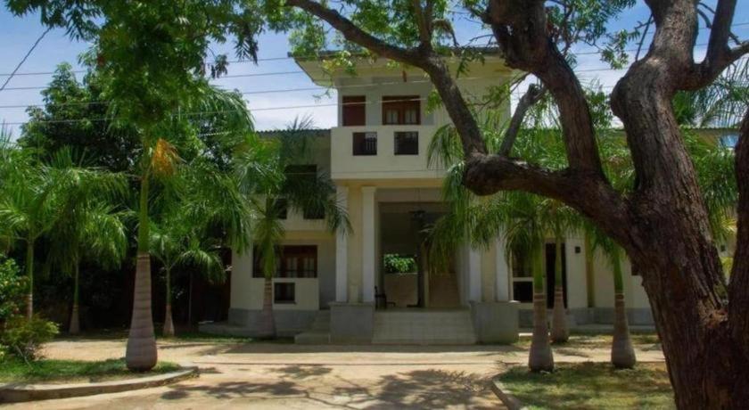 Kent Hotel Tissamaharama Exterior photo